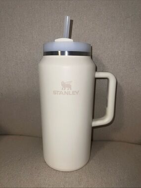 64oz Stanley Cup / Water Bottle